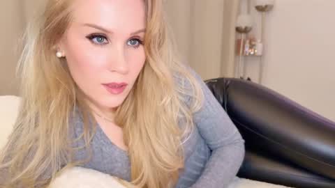 Snapshot of myassistant chatting on 03-08-25, 09:08 Mya-be Yours P online show from 03-08-25, 09:08