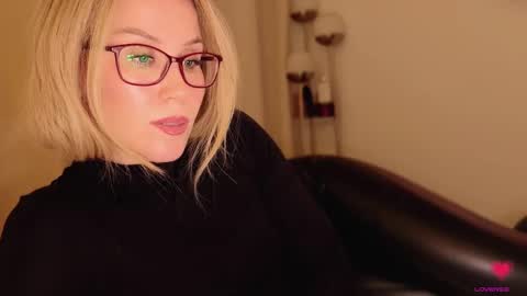 Snapshot of myassistant chatting on 11-01-25, 10:45 Mya-be Yours P online show from 11-01-25, 10:45