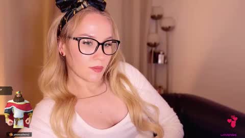 Snapshot of myassistant chatting on 11-21-25, 08:07 Mya-be Yours P online show from 11-21-25, 08:07