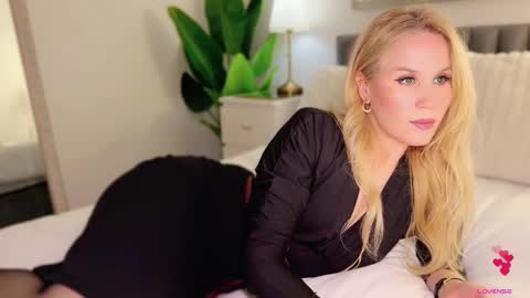 Snapshot of myassistant chatting on 11-30-25, 07:07 Mya-be Yours P online show from 11-30-25, 07:07