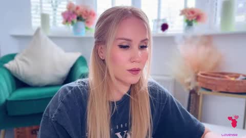 Snapshot of myassistant chatting on 12-05-25, 02:36 Mya-be Yours P online show from 12-05-25, 02:36