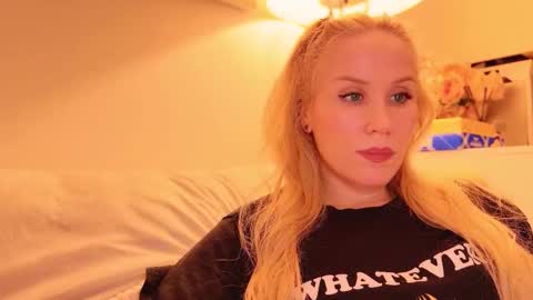 Snapshot of myassistant chatting on 12-17-25, 10:05 Mya-be Yours P online show from 12-17-25, 10:05