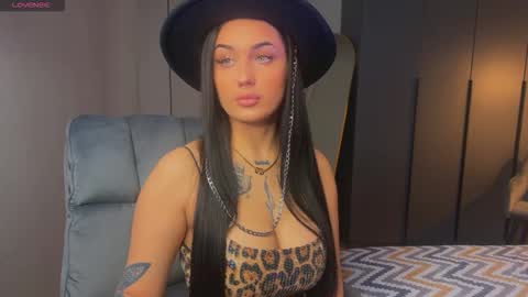 Snapshot of mygoddesshecate chatting on 10-05-25, 02:54 Hecate online show from 10-05-25, 02:54