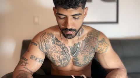 Snapshot of myke_esthetic chatting on 01-02-25, 02:33 Myke esthetic online show from 01-02-25, 02:33