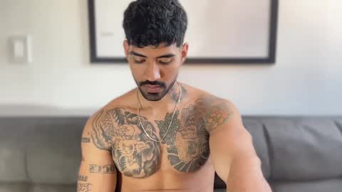 Snapshot of myke_esthetic chatting on 01-13-25, 06:05 Myke esthetic online show from 01-13-25, 06:05