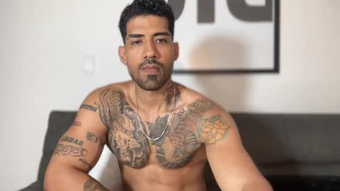 Snapshot of myke_esthetic chatting on 01-28-25, 02:21 Myke esthetic online show from 01-28-25, 02:21