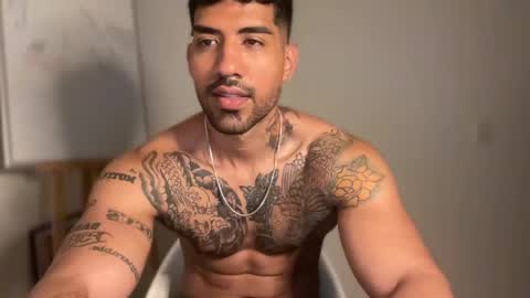 Snapshot of myke_esthetic chatting on 02-01-25, 07:26 Myke esthetic online show from 02-01-25, 07:26