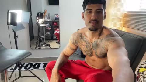 Snapshot of myke_esthetic chatting on 11-30-25, 04:55 Myke esthetic online show from 11-30-25, 04:55