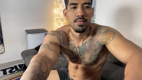 Snapshot of myke_esthetic chatting on 12-16-25, 08:36 Myke esthetic online show from 12-16-25, 08:36