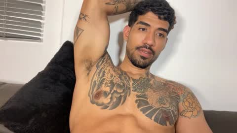 Snapshot of myke_esthetic chatting on 12-17-25, 08:42 Myke esthetic online show from 12-17-25, 08:42