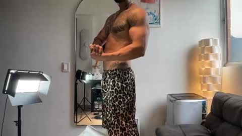 Snapshot of myke_esthetic chatting on 02-18-26, 08:38 Myke esthetic online show from 02-18-26, 08:38