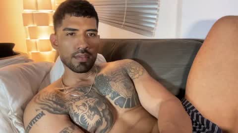 Snapshot of myke_esthetic chatting on 06-25-26, 05:12 Myke esthetic online show from 06-25-26, 05:12