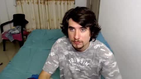 Snapshot of myke_xxx chatting on 01-13-26, 01:44 mike online show from 01-13-26, 01:44