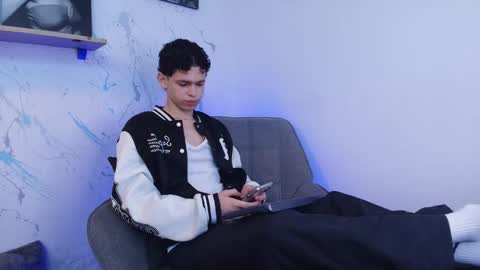 Mykel   online show from 11-04-25, 05:45