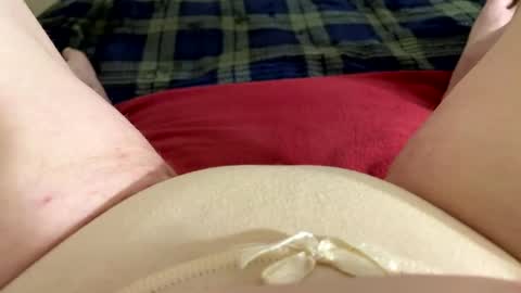 Snapshot of mykittyneedsuu chatting on 11-05-25, 10:04 Kitty online show from 11-05-25, 10:04