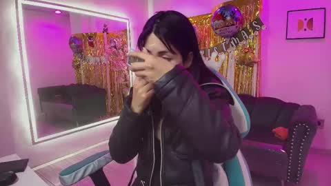 myla_evans online show from 12-17-25, 03:12