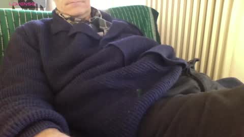 Bi sexy guy lovense hush is on private is open or password show tip if you like. online show from 03-04-25, 07:30