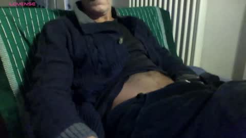 Bi sexy guy lovense hush is on private is open or password show tip if you like. online show from 11-17-25, 06:19