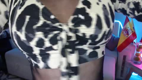 Snapshot of myrnasexxx chatting on 01-28-25, 02:21 Myrna Sessions online show from 01-28-25, 02:21