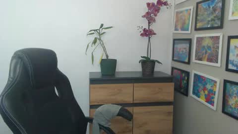 Erica online show from 04-23-26, 12:40