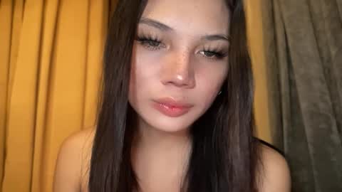 UR GIRL NEXTDOOR online show from 01-17-26, 12:15