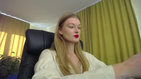 Snapshot of mysticvenus_ chatting on 10-25-25, 10:34 mysticvenus_ online show from 10-25-25, 10:34