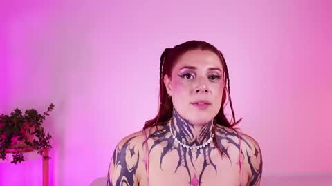 Snapshot of mystikdollx chatting on 05-31-26, 04:42 Misteika online show from 05-31-26, 04:42