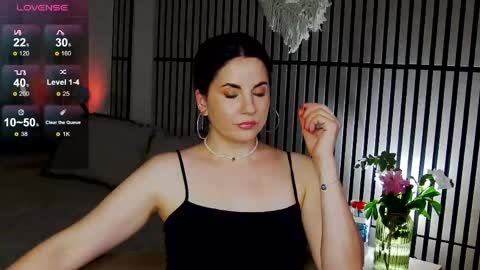 Snapshot of mystique_girl_ chatting on 06-04-26, 08:15 Angeline online show from 06-04-26, 08:15
