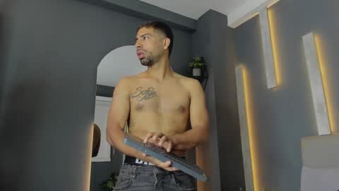 Snapshot of mystrongsubmissive chatting on 11-09-25, 12:25 mystrongsubmissive online show from 11-09-25, 12:25