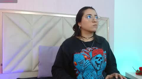 Snapshot of naanaky_tay chatting on 09-14-25, 12:04 TARA online show from 09-14-25, 12:04