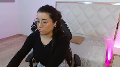 Snapshot of naanaky_tay chatting on 10-05-25, 12:14 TARA online show from 10-05-25, 12:14