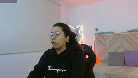 Snapshot of naanaky_tay chatting on 10-08-25, 11:52 TARA online show from 10-08-25, 11:52