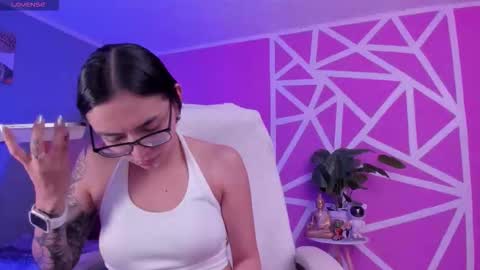 Snapshot of naath_ chatting on 10-07-25, 10:29 anny online show from 10-07-25, 10:29