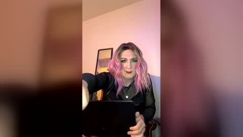 Snapshot of nadia_crivello chatting on 12-23-25, 12:52 nadia_crivello online show from 12-23-25, 12:52