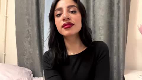 Snapshot of nadinevanni chatting on 06-30-26, 04:30 Leya online show from 06-30-26, 04:30