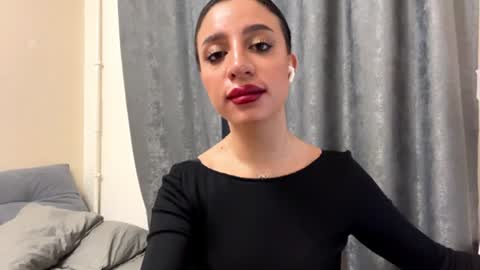 Snapshot of nadinevanni chatting on 07-10-26, 04:31 Leya online show from 07-10-26, 04:31
