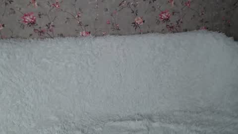 Naemi online show from 06-18-26, 04:00