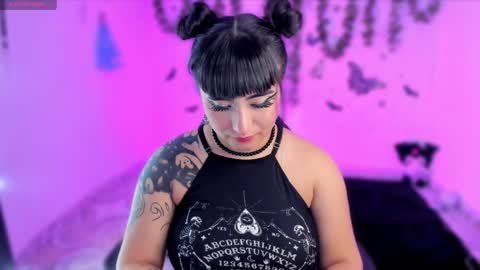 Snapshot of naenia_demonty_ chatting on 01-21-25, 02:43 Naenia     online show from 01-21-25, 02:43