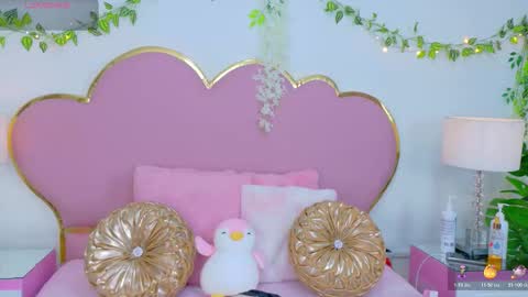 NahiaraReina  online show from 10-27-25, 12:53