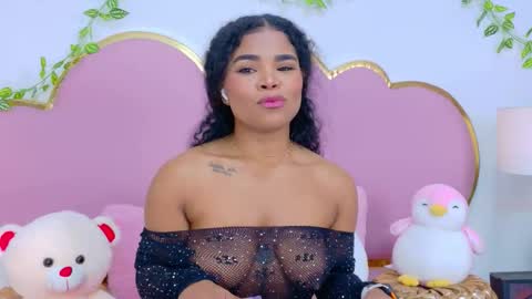 NahiaraReina  online show from 11-22-25, 02:49
