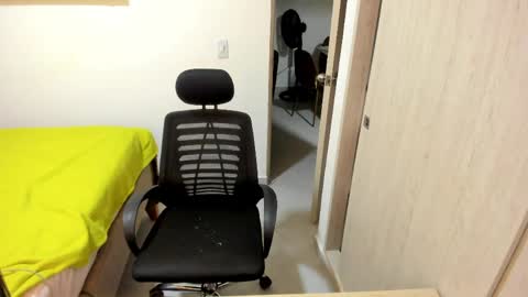 independent model online show from 04-03-26, 11:36