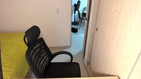 independent model online show from 04-25-26, 02:58