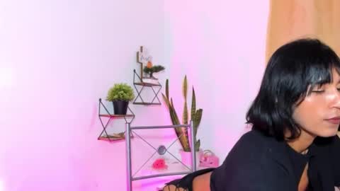  Naomi  online show from 11-08-25, 05:45