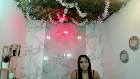 nahomi_hot2002 online show from 05-01-26, 12:32