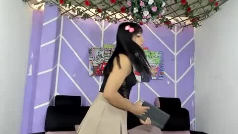 nahomi_hot2002 online show from 06-12-26, 01:32