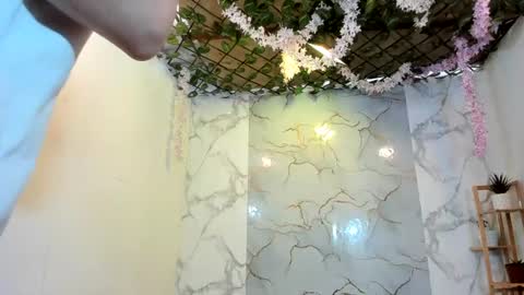 nahomi_hot2002 online show from 06-21-26, 01:03