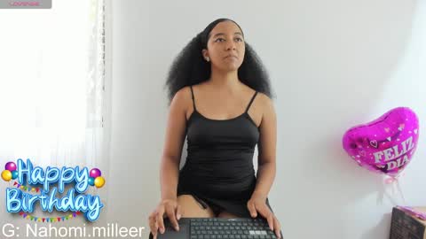 Snapshot of nahomi_miller_ chatting on 04-10-26, 05:17 Laura online show from 04-10-26, 05:17