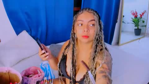 Nahomy online show from 10-17-25, 09:01