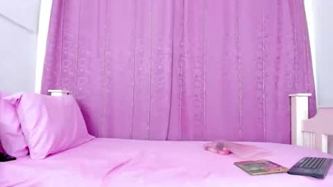 nahomy_smiith_ online show from 11-01-25, 06:43