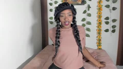 Nahomy  online show from 05-10-26, 03:33